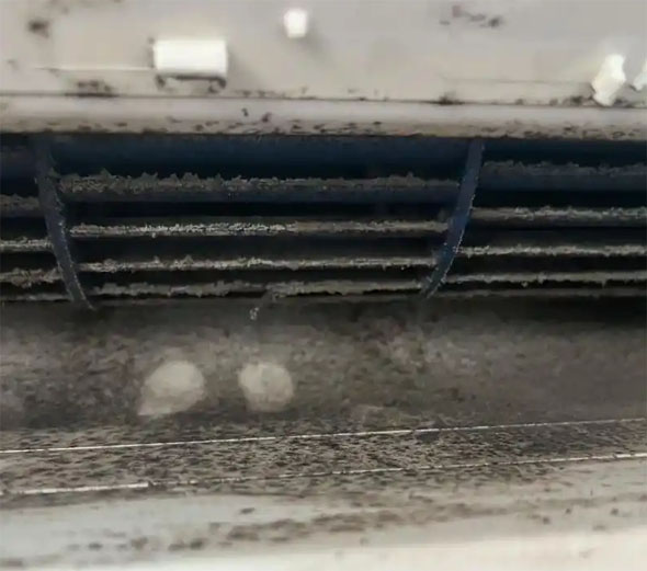 新民空调吹的风有股烧焦味是怎么回事